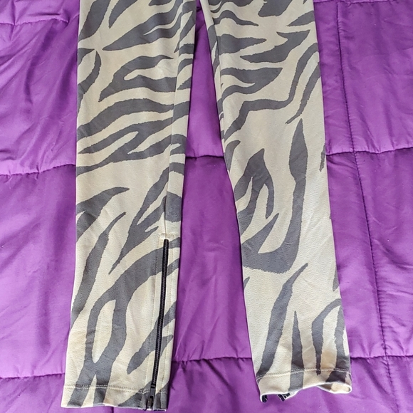 Vintage Spell Leggings - Picture 4 of 11